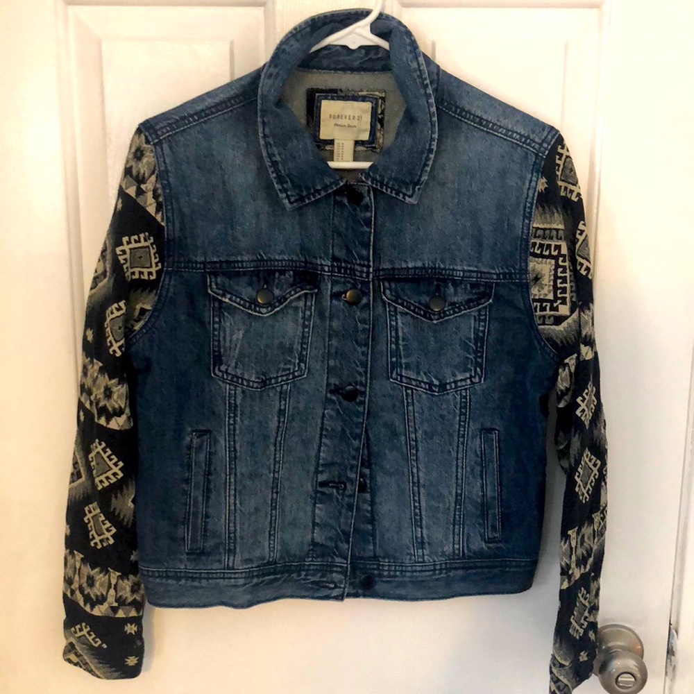 Patterned sleeve jean jacket